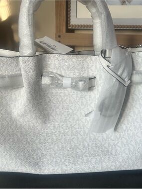 Michael Kors White Carson handbag